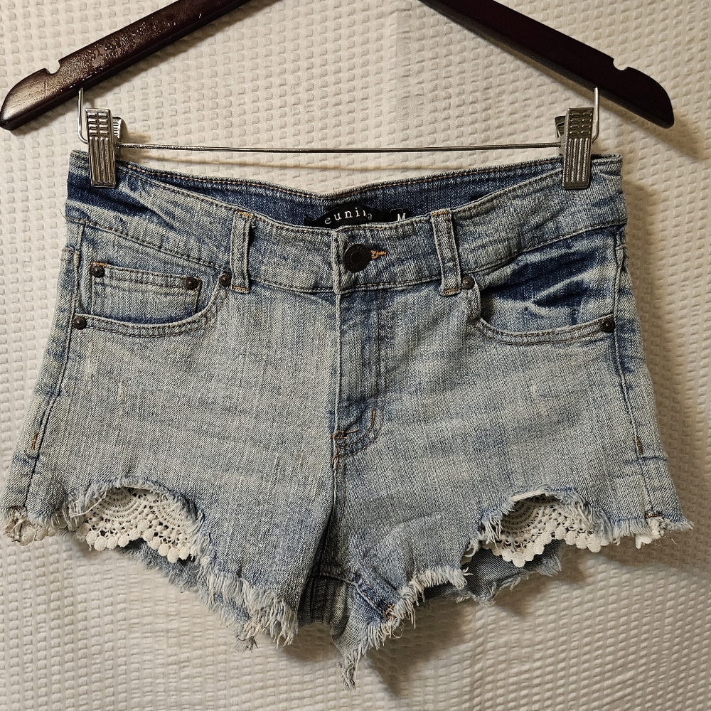 Eunina Lacey Pocket Mid-Rise Shortie Raw Edge Cut-Off Shorts Medium